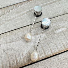 Load image into Gallery viewer, Shell gold pearl plugs gauges tunnels 4g 2g 1g 0g 11/32" 00g