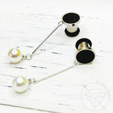 Load image into Gallery viewer, Gold and black silver and black pearl plugs gauges tunnels 4g 2g 1g 0g 11/32" 00g 7/16" 1/2" 9/16" 5/8" 3/4" 7/8" 1"