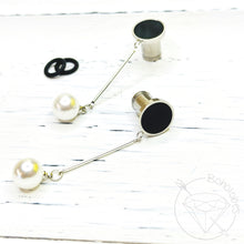 Load image into Gallery viewer, Gold and black silver and black pearl plugs gauges tunnels 4g 2g 1g 0g 11/32" 00g 7/16" 1/2" 9/16" 5/8" 3/4" 7/8" 1"