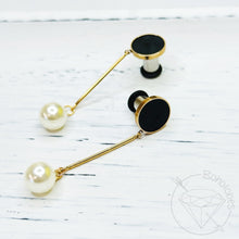 Load image into Gallery viewer, Gold and black silver and black pearl plugs gauges tunnels 4g 2g 1g 0g 11/32" 00g 7/16" 1/2" 9/16" 5/8" 3/4" 7/8" 1"