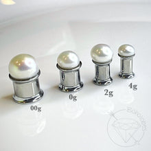 Load image into Gallery viewer, Screw-back pearl hider plugs tunnels for gauged ears: 4g 2g 0g 00g 5mm 6mm 8mm 10mm