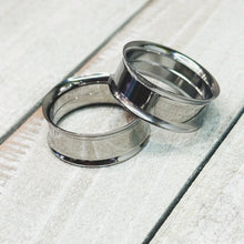 Load image into Gallery viewer, Pair of stainless steel tunnels / plugs / screw-back/ double flared sizes 2g 0g 00g 1/2" 9/16" 5/8" 3/4" 7/8" 1"