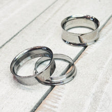 Load image into Gallery viewer, Pair of stainless steel tunnels / plugs / screw-back/ double flared sizes 2g 0g 00g 1/2" 9/16" 5/8" 3/4" 7/8" 1"
