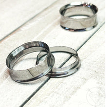 Load image into Gallery viewer, Pair of stainless steel tunnels / plugs / screw-back/ double flared sizes 2g 0g 00g 1/2" 9/16" 5/8" 3/4" 7/8" 1"