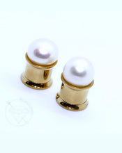 Load image into Gallery viewer, Screw-back pearl hider plugs tunnels for gauged ears: 4g 2g 0g 00g 5mm 6mm 8mm 10mm