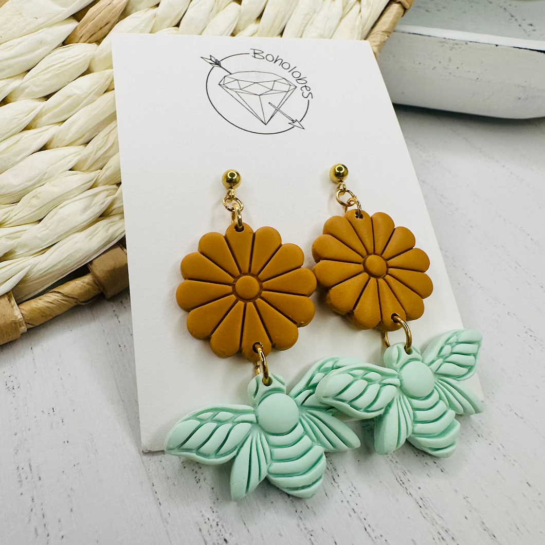 Bee mint green retro flower earrings