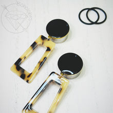 Load image into Gallery viewer, Gold and black tortoise shell plugs gauges tunnels 8g 6g 4g 2g 1g 0g 11/32&quot; 00g 7/16&quot; 1/2&quot;