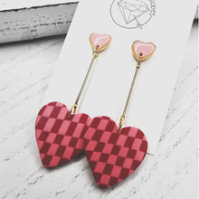 Load image into Gallery viewer, Gold and pink checkered heart earrings