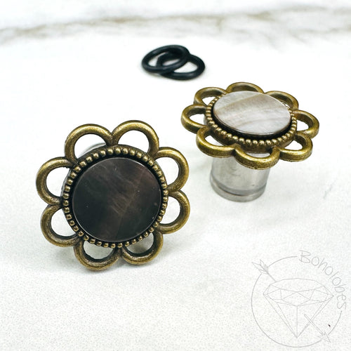 Gray shell flower daisy plugs gauges: 14g 12g 10g 8g 6g 4mm 4g 5mm 2g 6mm 1g 7mm 0g 8mm 11/32
