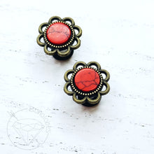 Load image into Gallery viewer, Stone red black green flower daisy plugs gauges: 14g 12g 10g  8g 6g 4mm 4g 5mm 2g 6mm 1g 7mm 0g 8mm 11/32&quot; 9mm 00g 10mm 7/16&quot; 11mm