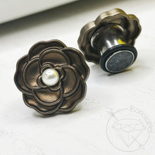 Load image into Gallery viewer, Bronze flower pearl plugs single flare plugs tunnels 00g 7/16&quot; 1/2&quot; 9/16&quot; 5/8&quot; 3/4&quot;