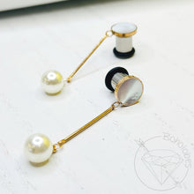 Load image into Gallery viewer, Shell gold pearl plugs gauges tunnels 4g 2g 1g 0g 11/32&quot; 00g