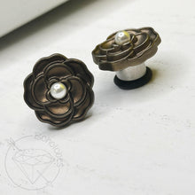 Load image into Gallery viewer, Bronze flower pearl plugs single flare plugs tunnels 00g 7/16&quot; 1/2&quot; 9/16&quot; 5/8&quot; 3/4&quot;