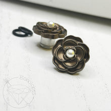 Load image into Gallery viewer, Bronze flower pearl plugs single flare plugs tunnels 00g 7/16&quot; 1/2&quot; 9/16&quot; 5/8&quot; 3/4&quot;