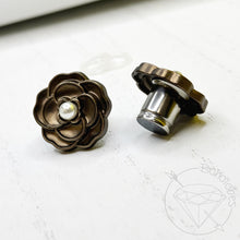 Load image into Gallery viewer, Bronze flower pearl plugs single flare plugs tunnels 00g 7/16&quot; 1/2&quot; 9/16&quot; 5/8&quot; 3/4&quot;