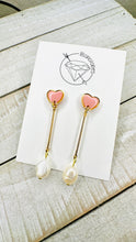 Load image into Gallery viewer, Gold and pink heart baroque pearl earrings