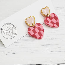 Load image into Gallery viewer, Gold and pink checkered heart earrings