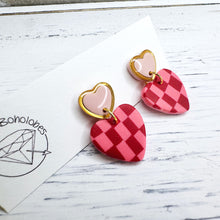 Load image into Gallery viewer, Gold and pink checkered heart earrings