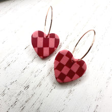 Load image into Gallery viewer, Gold and pink hoop checkered heart earring hoops