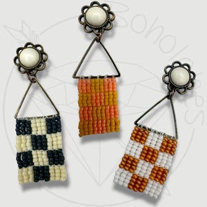 Retro flower daisy hand beaded checker plugs gauges earrings: 14g - 7/16"