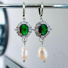 Load image into Gallery viewer, White gold emerald and pearl screw back plugs gauges tunnels: 2g - 30mm