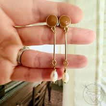 Load image into Gallery viewer, Gold pearl dangle Plugs, Gauges Tunnels 14g 12g 10g 8g 6g 4g 2g 1g 0g