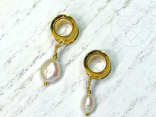 Load image into Gallery viewer, Crystal rhinestone rochelle pearl dangle hollow gold tunnels plugs: 2g 0g 00g