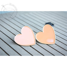 Load image into Gallery viewer, Jumbo chunky heart plugs gauges sizes: 2g 1g 0g 11/32&quot; 00g 7/16&quot; 1/2&quot; 9/16&quot; 5/8&quot; 3/4&quot;