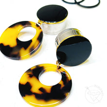 Load image into Gallery viewer, Gold and black circle tortoise shell plugs gauges tunnels 8g 6g 4g 2g 1g 0g 11/32&quot; 00g 7/16&quot; 1/2&quot;